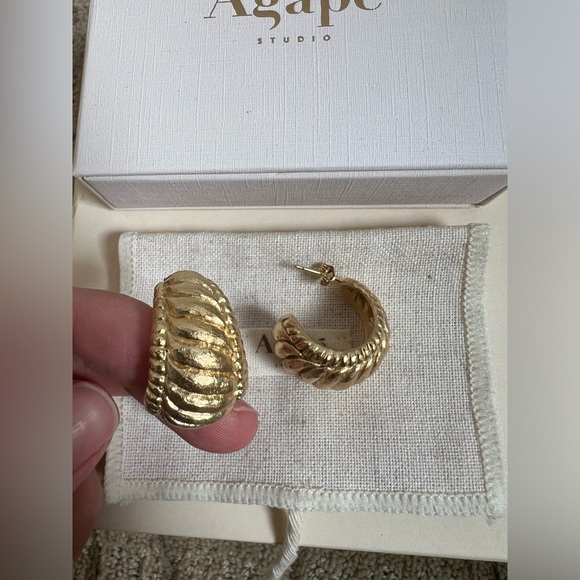 Gold Oversized Agapé Marea Earrings - Picture 3 of 5